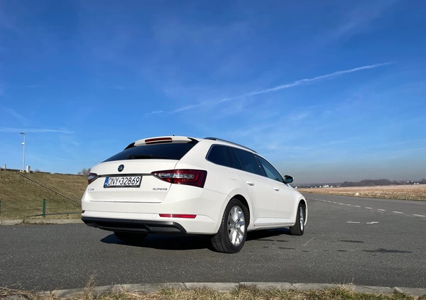 Skoda Superb cena 83000 przebieg: 142500, rok produkcji 2018 z Nysa małe 436